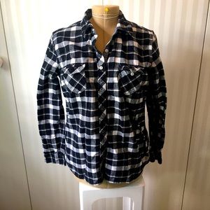 Weatherproof black and white checked flannel button down Size L